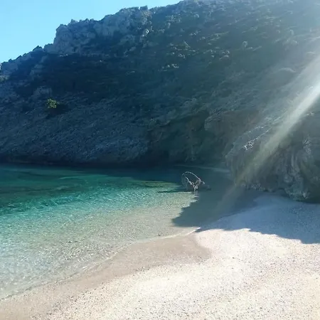 Moonstone Retreat * Mesochoria