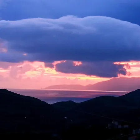 Moonstone Retreat * Mesochoria