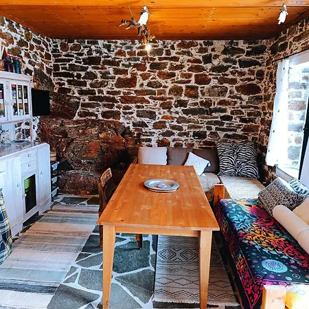 Moonstone Retreat * Mesochoria