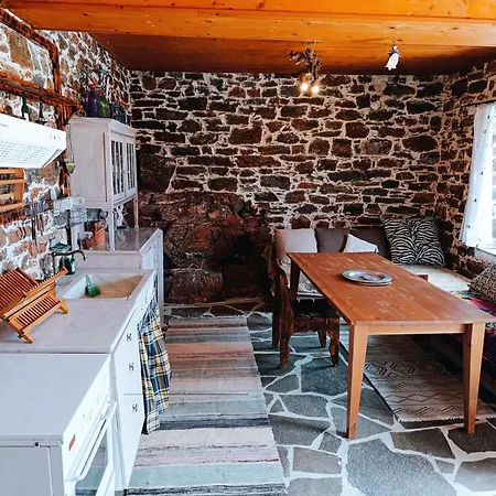 Moonstone Retreat * Mesochoria