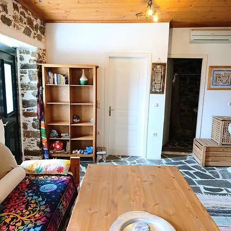 Moonstone Retreat * Mesochoria